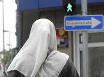 Veiled muslim woman in Frankfurt (photo: AP)