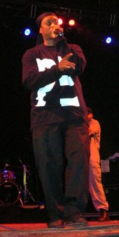 Professor Griff auf der Bühne; Foto: Wikipedia Commons