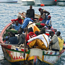 A small boat with 85 would-be immigrants near Los Cristianos on Tenerife Island (photo: AP)