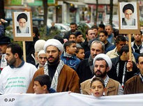Iranian fundamentalists in Berlin (photo: AP)