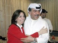 دشتي مع والدها النائب السابق في البرلمان الكويتي  الصورة د.ب.ا
