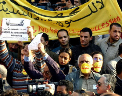 مظاهرة لحركة كفاية في العاصمة المصرية القاهرة: الصورة ويكيبيدبا 