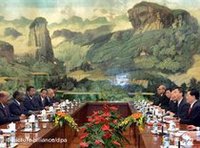 لقاء الرئيسان الصيني جينتاو والسوداني بشير في بكين 2006، الصورة: د ب أ