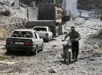 قرية البازورية في جنوب لبنان بعد قصف إسرائيلي في 13 تموز 2006، الصورة: أ ب