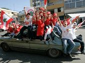 أنصار سعد الحريري يحتفلون بفوزه في الانتخابات: الصورة، أ ب
