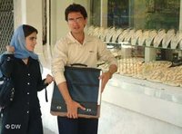 Two youths in Iran (photo: Deutsche Welle)