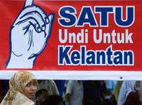 شعار حزب العدالة الشعبي (كاآديلان)، أحد أقطاب أحزاب المعارضة الماليزية، الصورة: أ.ب 