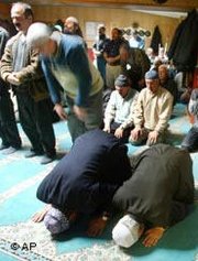 Muslims during prayer in a mosque in Germany (photo: AP)