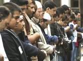 Muslims in a London mosque (photo: AP)