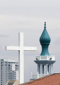 المسجد والكنيسة في ماليزيا، الصورة: ا.ب