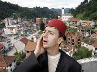 إمام بوسني يؤذن للصلاة، الصورة: أ ب