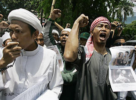 Anhänger der FPI in Jakarta; Foto: AP