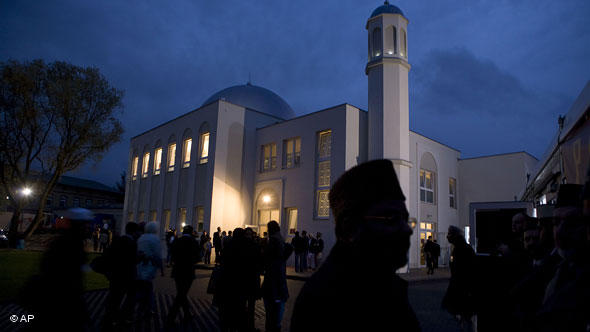 The first new mosque to be built in the former East Germany was opened in October 2008. The Ahmadiyya Mosque in the Berlin district of Pankow has prayer halls for men and women, each with a capacity for 150 worshippers.