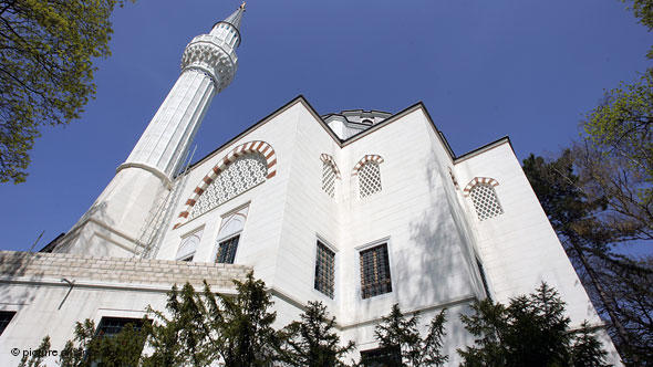 The Sehitlik Mosque in the Berlin district of Neukölln is located on the site of the old Turkish cemetery, which gives the mosque its name – ''Sehitlik'' means ''martyrs' resting place''. Turkish soldiers who came to Germany in 1914 were buried here.