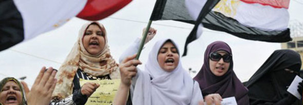 Die Ägypterinnen protestierten vollkommen gleichberechtigt gegen das herrschende System. Ein Anblick, der manchen westlichen Beobachtern fremd erschien; Foto: dpa