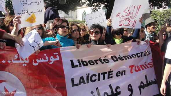 Nach dem politischen Umsturz kommt die Sorge vor islamistischen Kräften: Tunesierinnen demonstrieren für Freiheit und ein laizistisches System nach dem Sturz Ben Alis; Foto: Lina Ben Mhenni