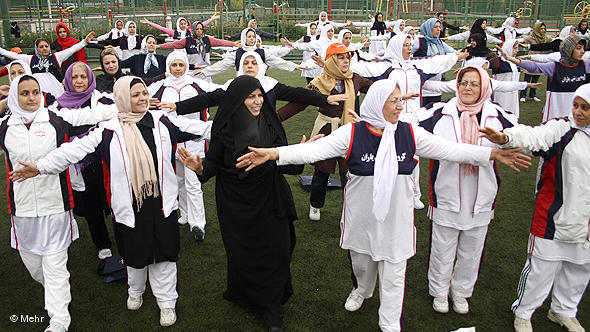 Damen beim Volkssport in einem öffentlichen Park; Foto: DW/Mehr