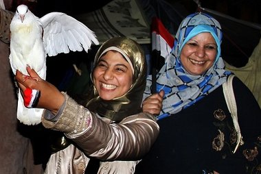 "الصعود إلى الهاوية"...حياة حسني مبارك في صور