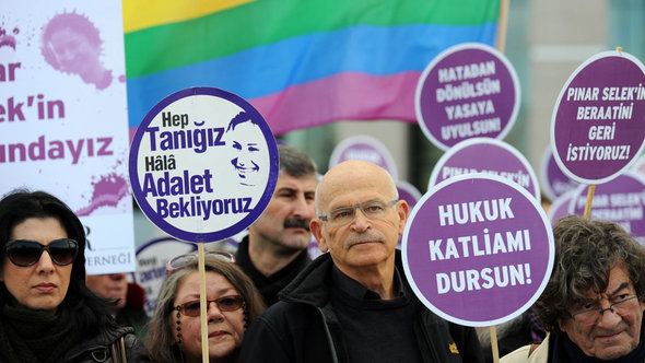 Demonstration von Unterstützern Pinar Seleks; Foto: B. Kilic/AFP/Getty Images