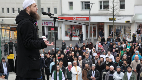 Demonstration von Salafisten in Mönchen-Galdbach; Foto: Jürgen Schwarz/dapd