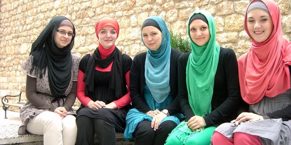 Studentinnen einer Madressah in Sarajevo; Foto: Charlotte Wiedemann