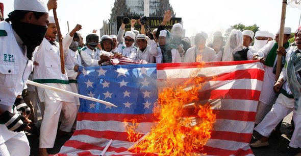 Proteste und anti-amerikanische Ausschreitungen gegen den Muhammad-Schmähfilm in Indonesien; Foto: dapd