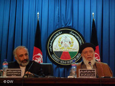 Der Friedensrat unter dem Vorsitzenden Burhanuddin Rabani (rechts); Foto: DW