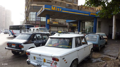 Taxis in front of a filling station in Cairo (photo: AP)