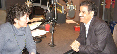 Yousef al-Mohaimeed (r.) in a radio show (photo: www.al-mohaimeed.net)
