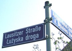 Deutsch-polnisches Straßenschild in Cottbus; Foto: wikipedia