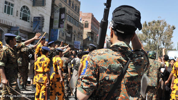 Antiaufstandseinheiten der Armee in Sanaa; Foto: dpa