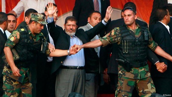 مرسي حين كان رئيساً قبل عزله في القاهرة. رويترز
