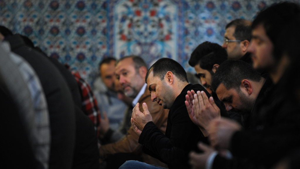 Bulgarische Muslime beten in einer Moschee in Sofia; Foto: © Nikolay Doychinov/AFP/Getty Images