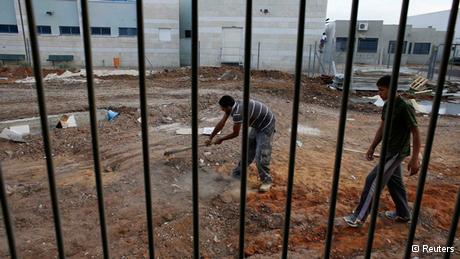 Palästinensische Arbeiter auf einer Baustelle in der Nähe von Tel Aviv; Foto: Reuters