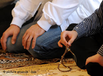 Muslime beim Gebet; Foto: dpa/picture-alliance