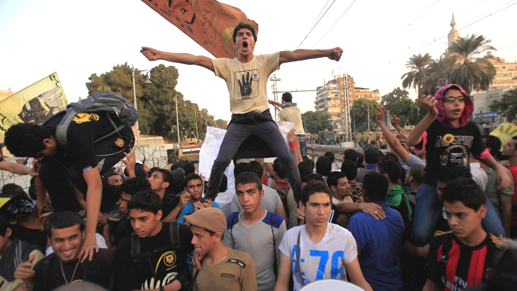 Anhänger der Muslimbruderschaft protestieren gegen die Amtsenthebung von Präsident Mohammed Mursi in Kairo; Foto: Reuters/Amr Abdallah Dalsh)