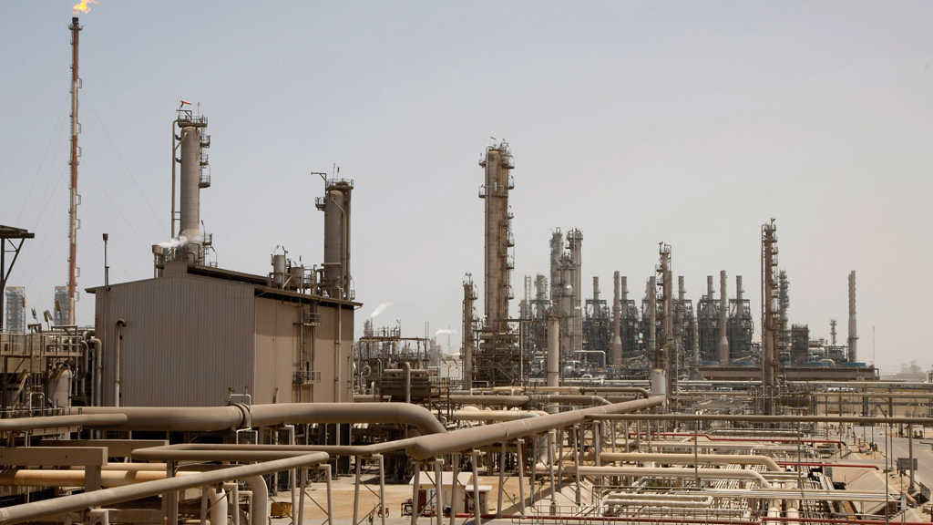 Eine Öl-Fabrik in Jubeil, 600km von Riad entfernt, Saudi-Arabien; Foto: ddp images/AP Photo/Hassan Ammar