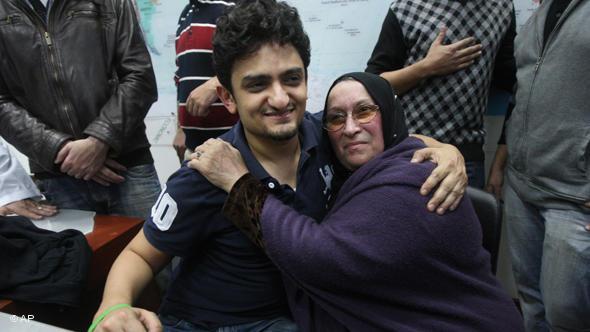 Wael Ghonim gründete die Facebook-Gruppe „Wir sind alle Khaled Said“ und avancierte somit zum Helden der Revolution. Dem Aufruf der Facebook-Gruppe, am 25. Januar 2011 auf dem Tahrir-Platz zu demonstrieren, folgten Zehntausende; Foto: AP