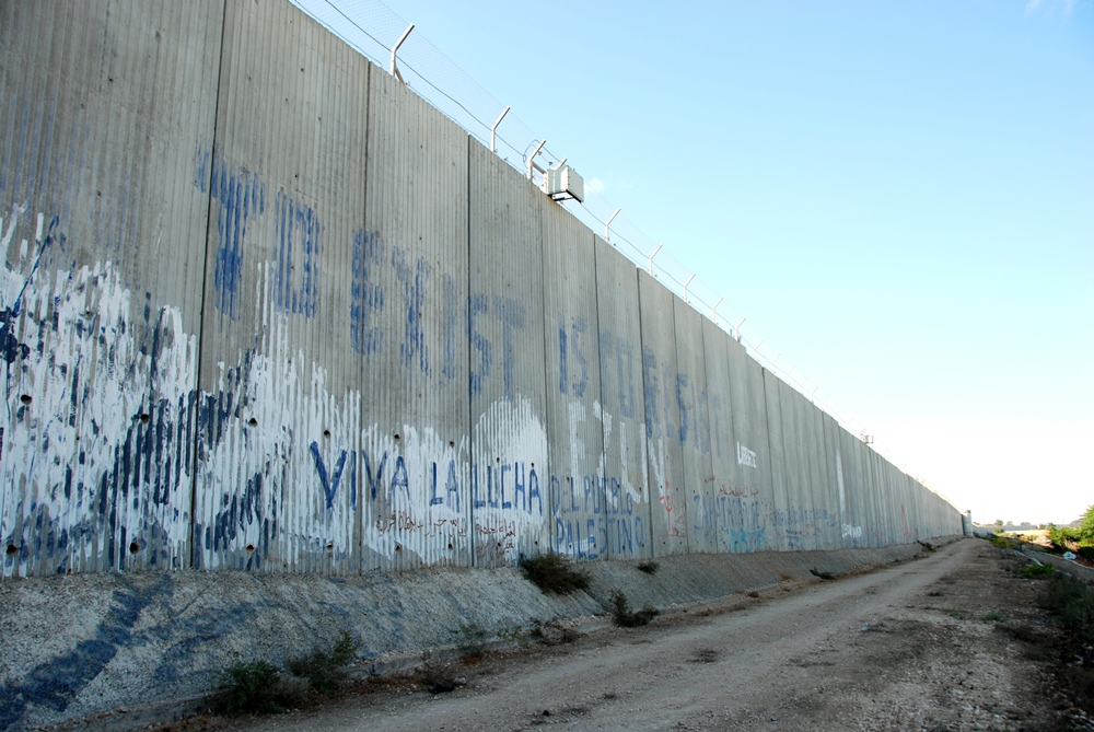 Part of the separation barrier around Qalqilya (photo: Laura Overmeyer)