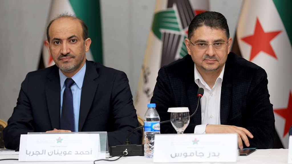Verterter der "Nationalen Syrischen Allianz": Ahmed al-Dscharba (l), den Vorsitzenden der Allianz, und den Oppositionellen Badr Dschamu; Foto: dpa/picture-alliance