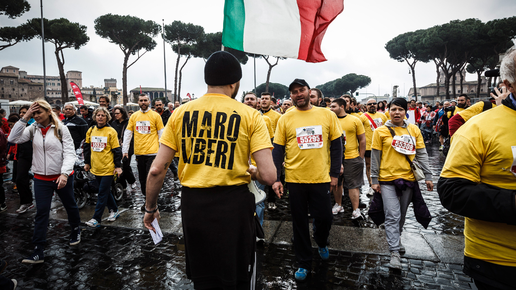 مجموعة من أنصار الحركة الفاشية الجديدة "كازا باوند" في إيطاليا. Foto: picture-alliance/Guiseppe Ciccia