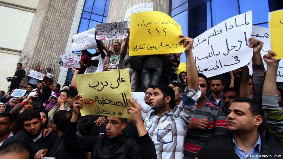 Nach dem Tod von Mayada Ashraf protestieren Journalisten in Kairo für sicherere Arbeitsbedingungen; Foto: picture-alliance/AP