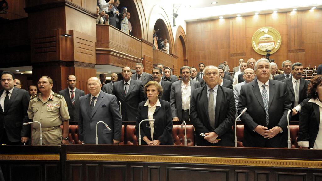 Mitglieder des Verfassungskomitees bei ihrer ersten Sitzung in Kairo am 8. September 2013; Foto: picture alliance/landov