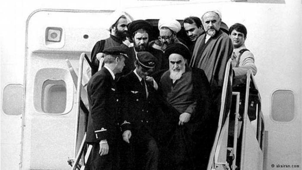 وصول آية الله الخميني إلى طهران في الأول من فبراير عام 1979 إلى طهران 