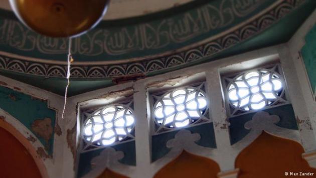 Interior of the Berlin Mosque in Berlin-Wilmersdorf (photo: Max Zander)
