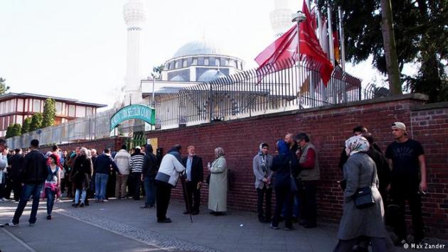 The Sehitlik Mosque in Berlin-Neukölln (photo: Max Zander)