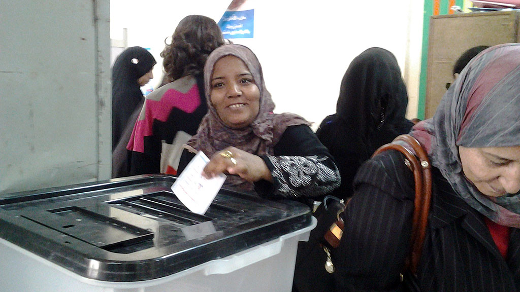 Wählerin in einem Wahllokal in Kairo; Foto: Mostafa Hashem/DW