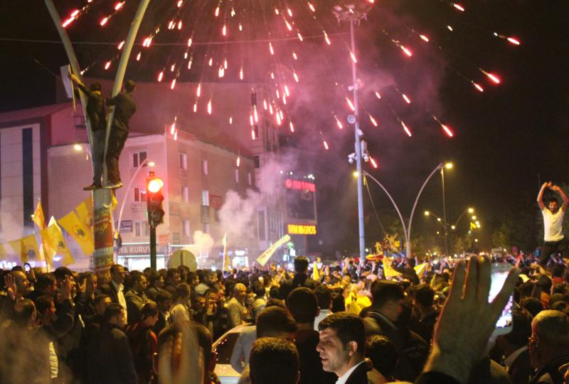 Feiern von Anhängern der BDP in Ağrı; Foto: Ekrem Güzeldere