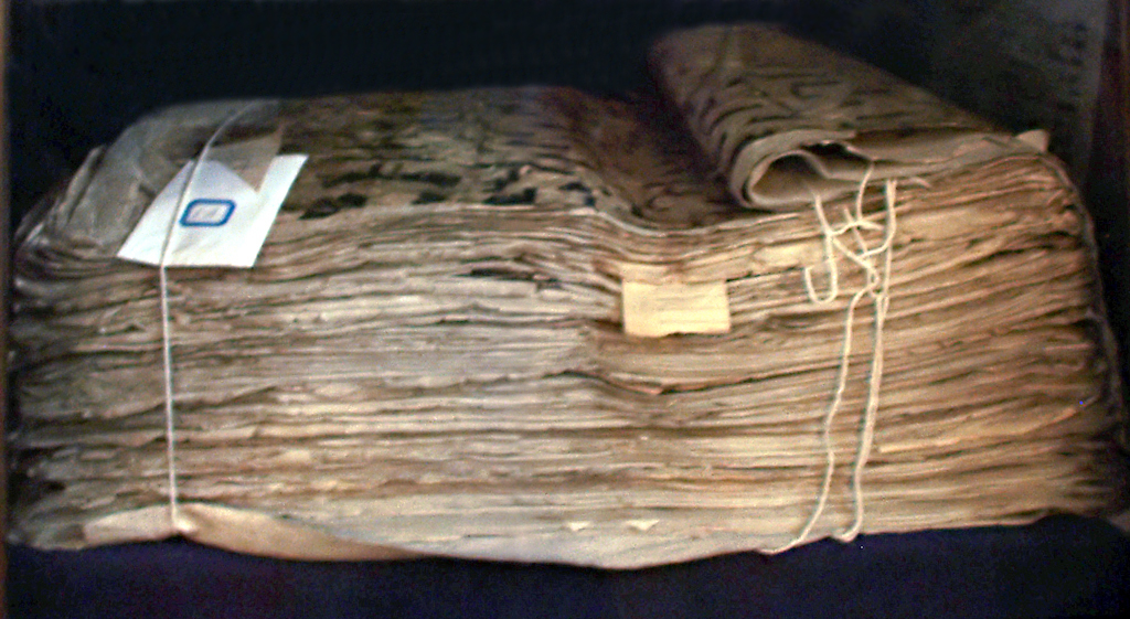 "Der Koran aus Samarkand", alte Koranhandschrift, die angeblich auf den Kalifen Uthman zurückgeht; Foto: Creative Commons