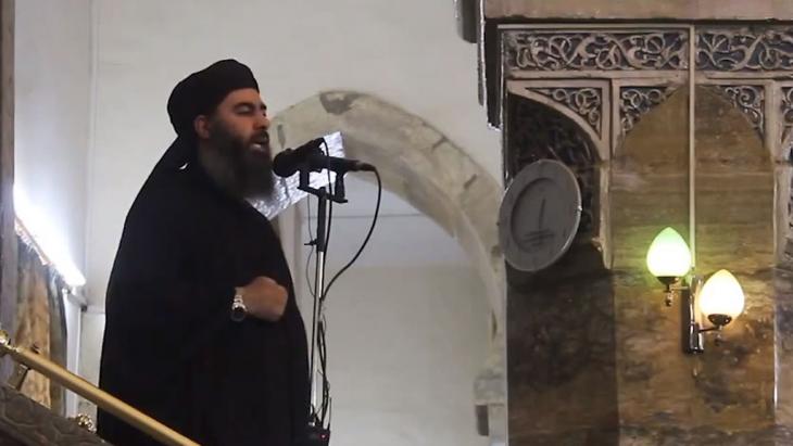 Abu Bakr al-Baghdadi delivering a Friday sermon in the main mosque of Mosul, Iraq, on 4 July 2014 (photo: picture-alliance/abaca)